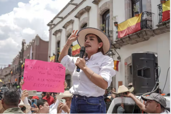 Movimiento del Sombrero intenta irrumpir en el Congreso de Michoacán para impedir reforma electoral